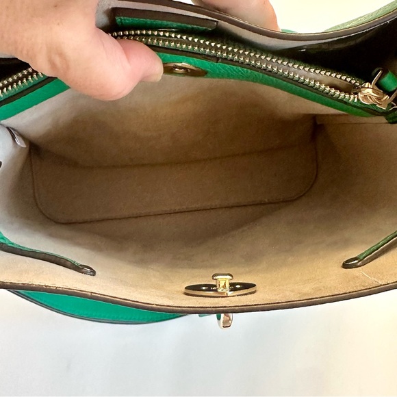 Kate Spade Marti leather large bucket bag in Kelly green / snow pea - Picture 14 of 15